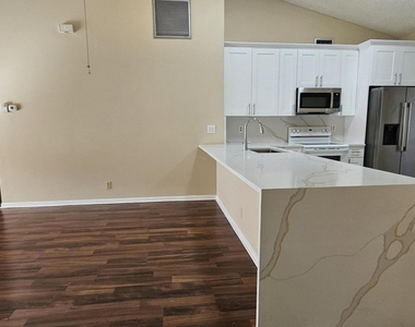 7225 Solandra Lane - Photo Thumbnail 2