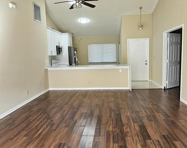 7225 Solandra Lane - Photo Thumbnail 4