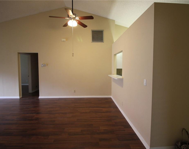 7225 Solandra Lane - Photo Thumbnail 14