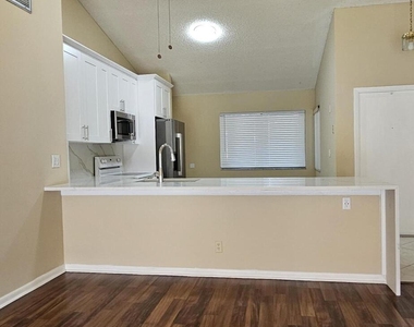 7225 Solandra Lane - Photo Thumbnail 5