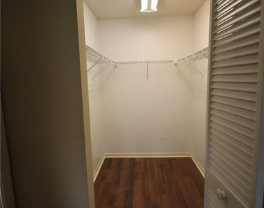 7225 Solandra Lane - Photo Thumbnail 11
