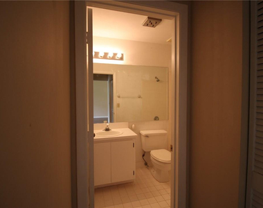 7225 Solandra Lane - Photo Thumbnail 17