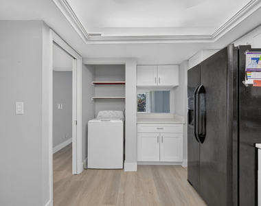 3107 N Palm Aire Drive - Photo Thumbnail 9