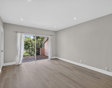 3107 N Palm Aire Drive - Photo Thumbnail 17