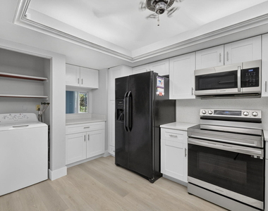 3107 N Palm Aire Drive - Photo Thumbnail 10
