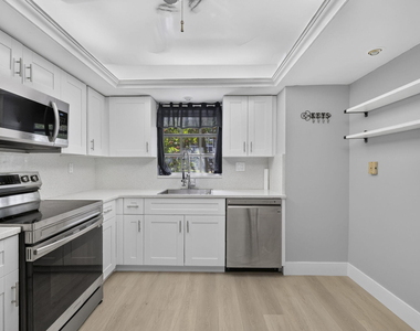 3107 N Palm Aire Drive - Photo Thumbnail 8