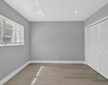 3107 N Palm Aire Drive - Photo Thumbnail 24