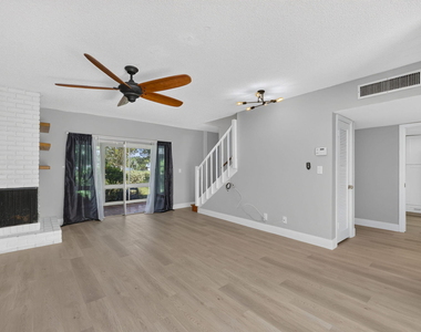 3107 N Palm Aire Drive - Photo Thumbnail 4