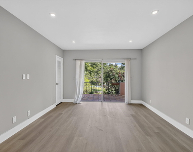 3107 N Palm Aire Drive - Photo Thumbnail 18