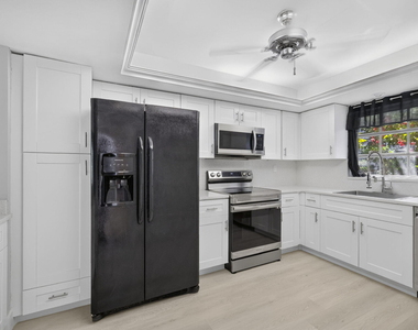 3107 N Palm Aire Drive - Photo Thumbnail 7