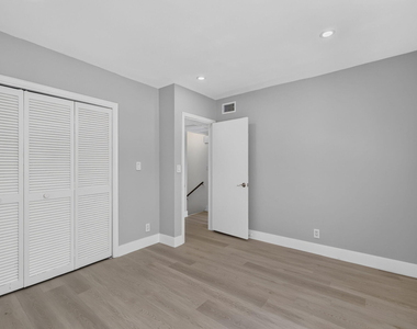 3107 N Palm Aire Drive - Photo Thumbnail 25