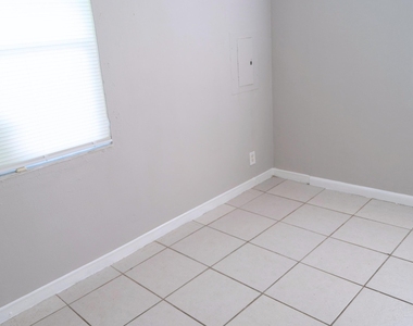 1106 22nd Street - Photo Thumbnail 12