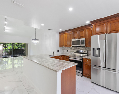 1913 Sw 15th Street - Photo Thumbnail 2