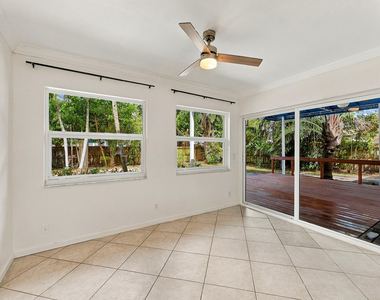 617 Nw 28th Court - Photo Thumbnail 6
