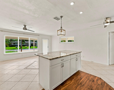 617 Nw 28th Court - Photo Thumbnail 5