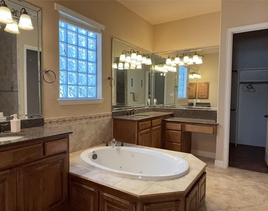 8101 Keechie Drive - Photo Thumbnail 14