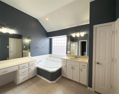 1605 Crown Point Road - Photo Thumbnail 10
