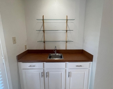 4517 Boston Drive - Photo Thumbnail 8