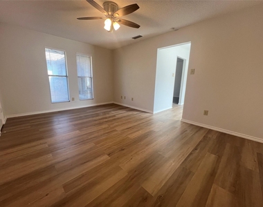 4517 Boston Drive - Photo Thumbnail 17