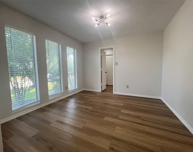 4517 Boston Drive - Photo Thumbnail 3