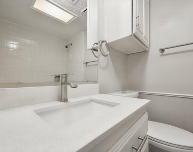 311 Kings Way Drive - Photo Thumbnail 15