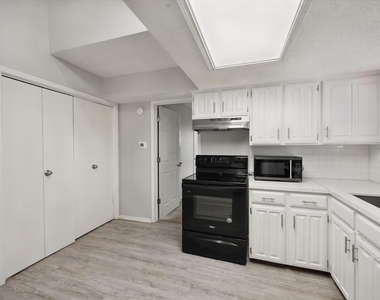 311 Kings Way Drive - Photo Thumbnail 10