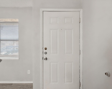 311 Kings Way Drive - Photo Thumbnail 2