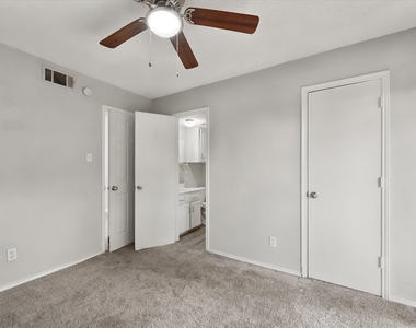 311 Kings Way Drive - Photo Thumbnail 16