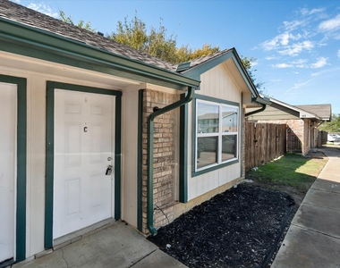 311 Kings Way Drive - Photo Thumbnail 1