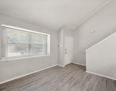 311 Kings Way Drive - Photo Thumbnail 6