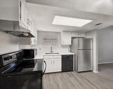311 Kings Way Drive - Photo Thumbnail 8