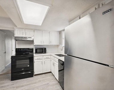 311 Kings Way Drive - Photo Thumbnail 11