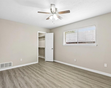 2840 Meadowbrook Drive - Photo Thumbnail 23