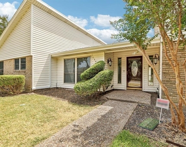 2840 Meadowbrook Drive - Photo Thumbnail 1