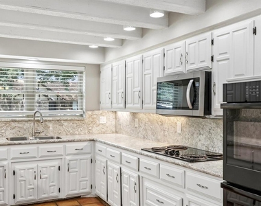 2840 Meadowbrook Drive - Photo Thumbnail 15