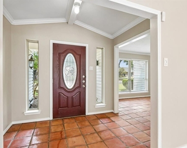 2840 Meadowbrook Drive - Photo Thumbnail 2
