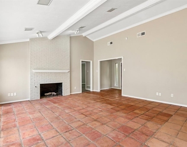 2840 Meadowbrook Drive - Photo Thumbnail 6