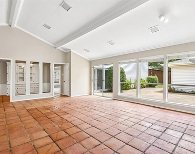 2840 Meadowbrook Drive - Photo Thumbnail 8