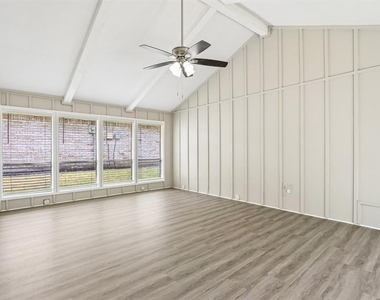 2840 Meadowbrook Drive - Photo Thumbnail 9