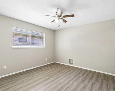 2840 Meadowbrook Drive - Photo Thumbnail 34