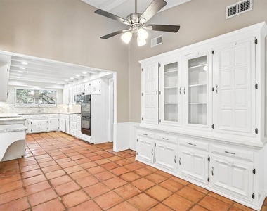 2840 Meadowbrook Drive - Photo Thumbnail 11