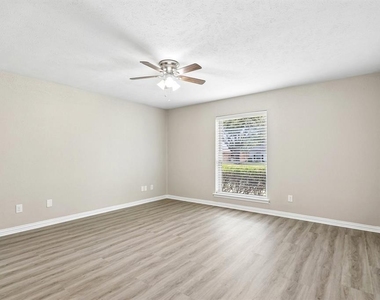 2840 Meadowbrook Drive - Photo Thumbnail 20
