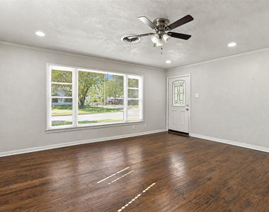 4301 Valentine Street - Photo Thumbnail 3