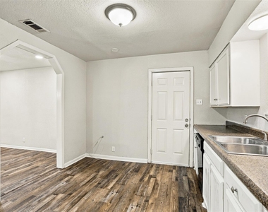4301 Valentine Street - Photo Thumbnail 9