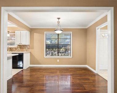 1606 Ridge Court - Photo Thumbnail 9
