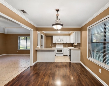 1606 Ridge Court - Photo Thumbnail 8