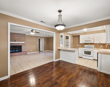1606 Ridge Court - Photo Thumbnail 10