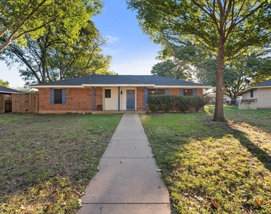 1606 Ridge Court - Photo Thumbnail 1