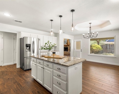 512 Post Oak Drive - Photo Thumbnail 9