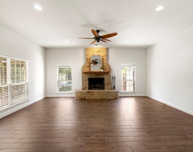 512 Post Oak Drive - Photo Thumbnail 3